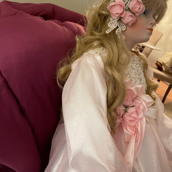 "CHERIE" PORCELAIN DOLL BY WORLD FAMOUS DOLL DESIGNER RUSTIE - Picture 5 of 10